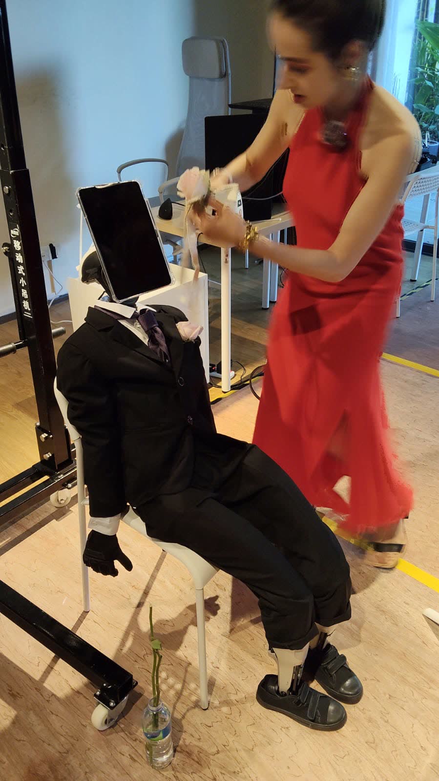 Sara styling boutonniere