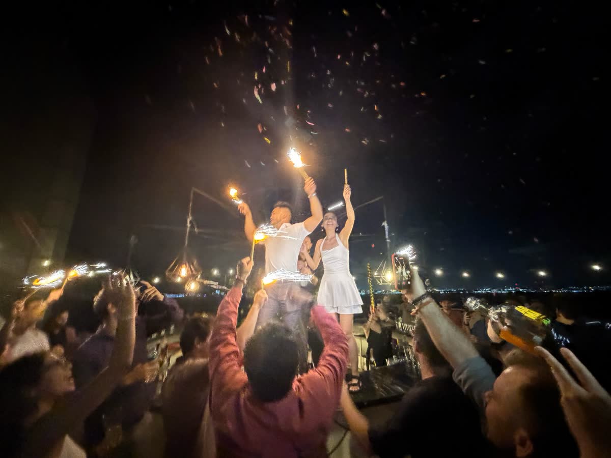 Sparklers wide